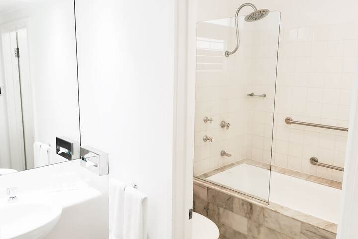 Room 25 of 46