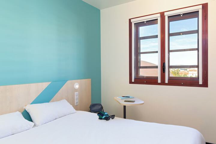 Room 6 of 81