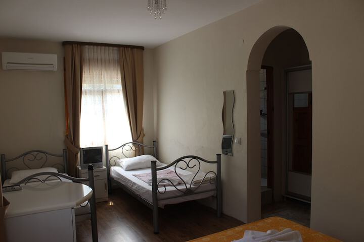 Room 10 of 27