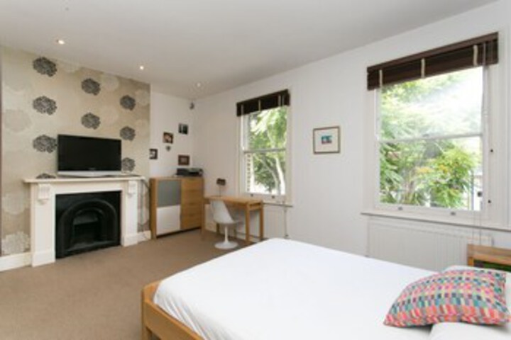 Room 9 of 13
