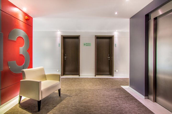 Ballroom/Hall 71 of 79