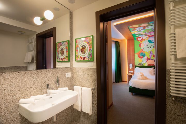 Room 56 of 153