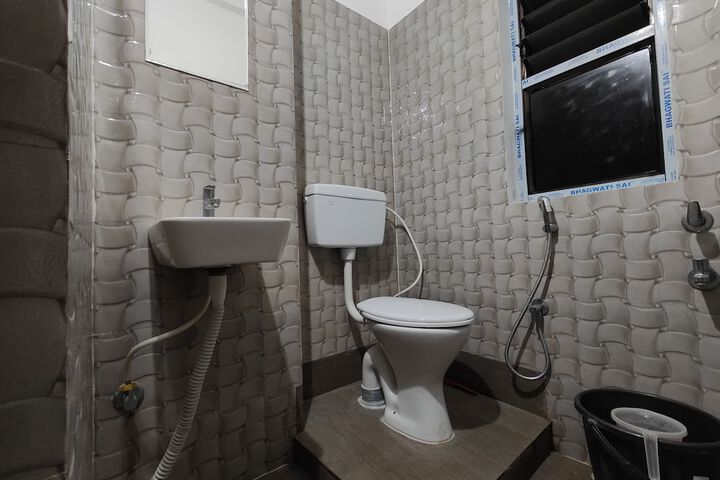Room 6 of 25