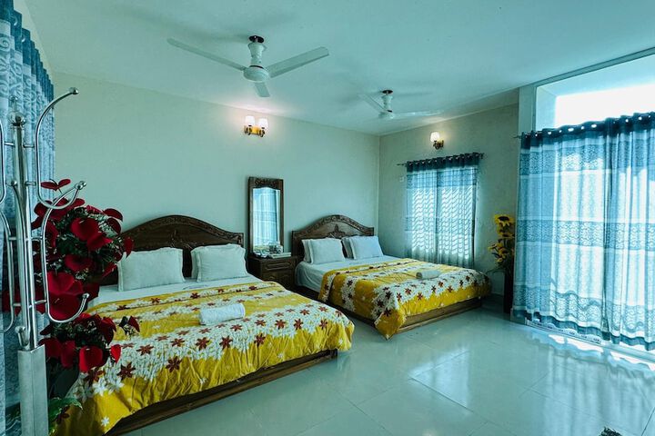 Room 4 of 25