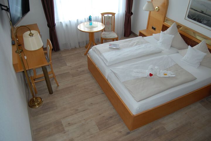 Room 8 of 45