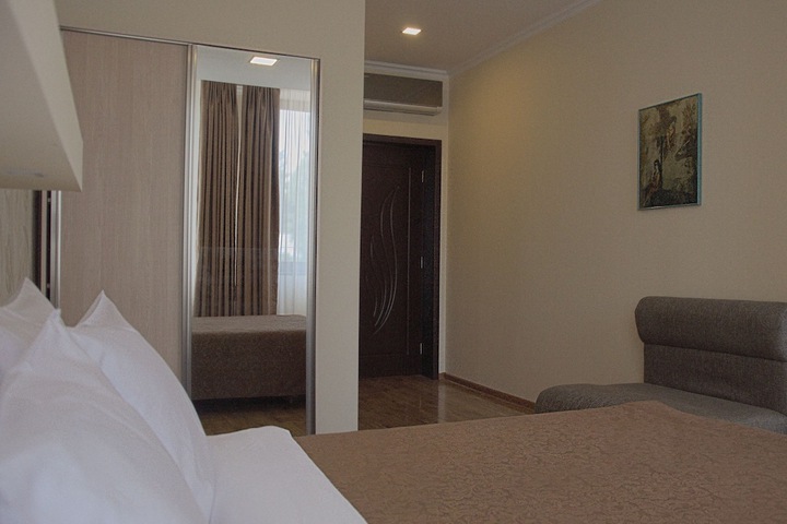 Room 8 of 134