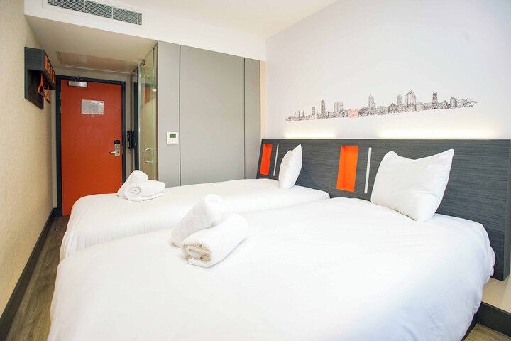 Room 62 of 105