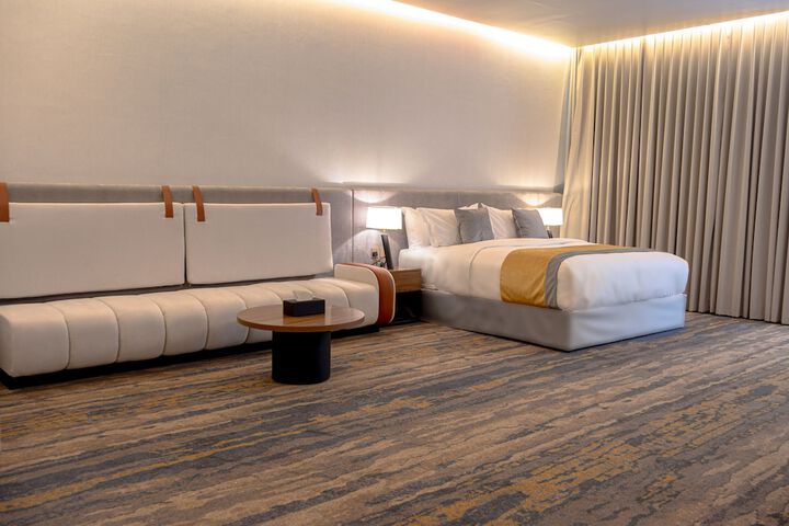 Room 13 of 37