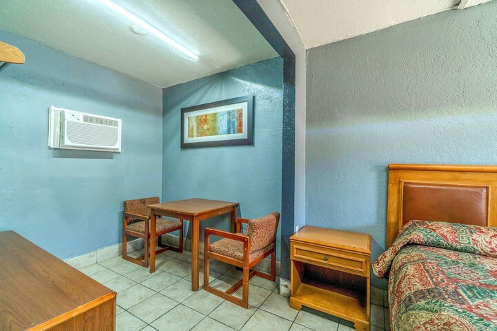 Room 11 of 20