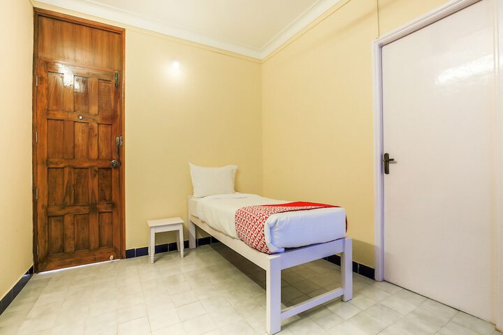 Room 17 of 28