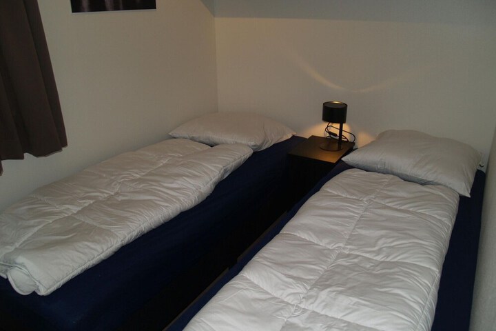 Room 4 of 40