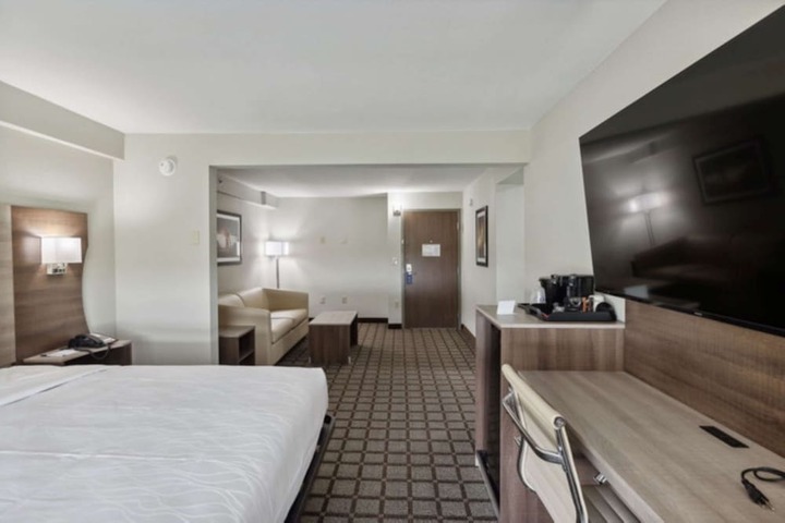 1 King Bed (5 of 5)