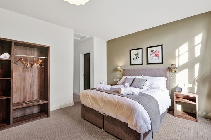 Room 5 of 24