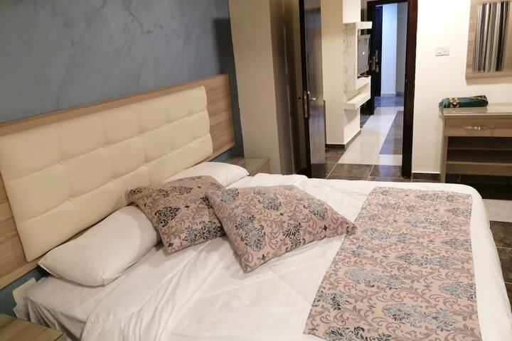 Room 8 of 18