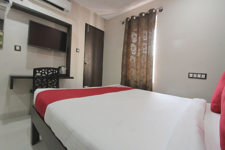 Room 12 of 32
