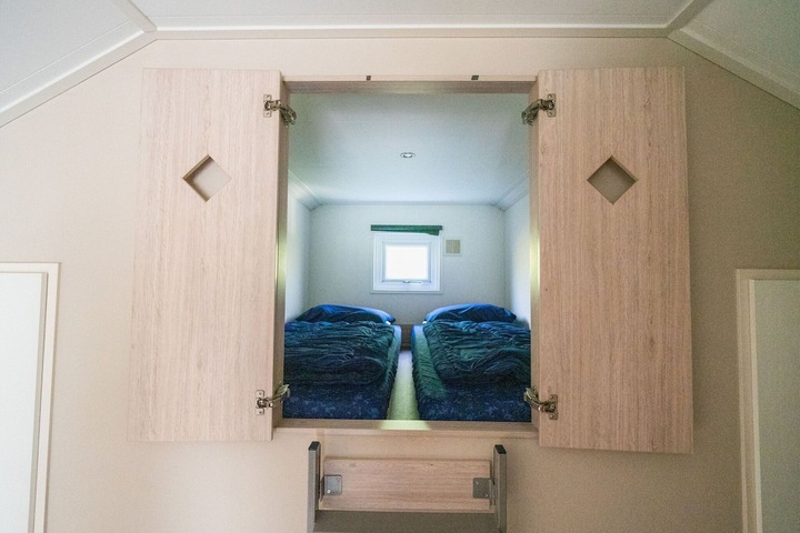 Room 2 of 40