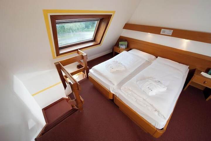 Room 13 of 50