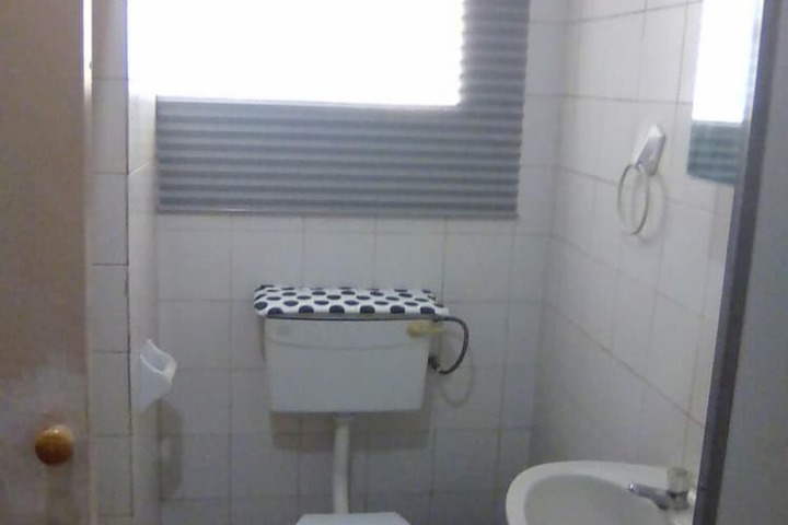 Room 9 of 10