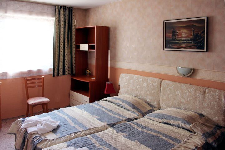 Room 3 of 43