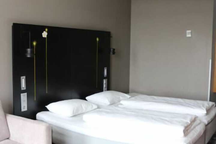 Room 30 of 50