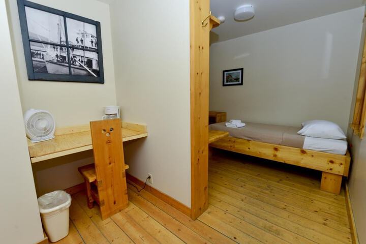 Room 10 of 15