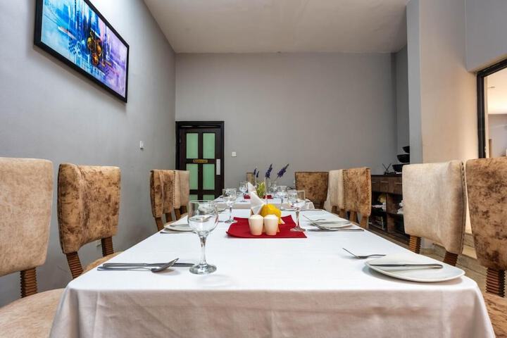 Dining 36 of 45