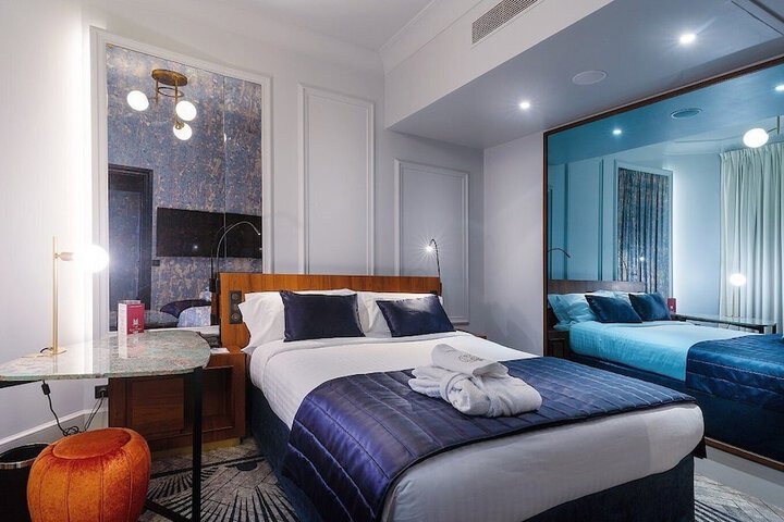 Room 10 of 200