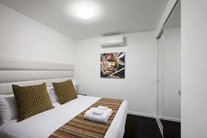 Room 3 of 98