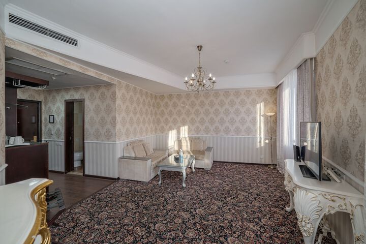 Room 28 of 114