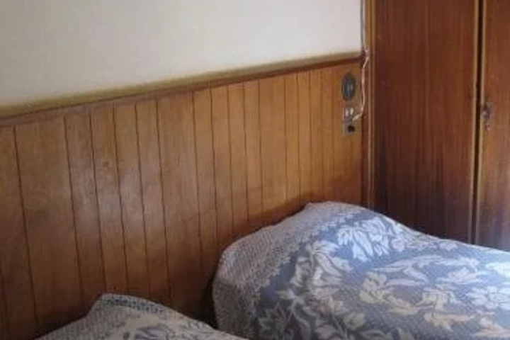 Room 6 of 9