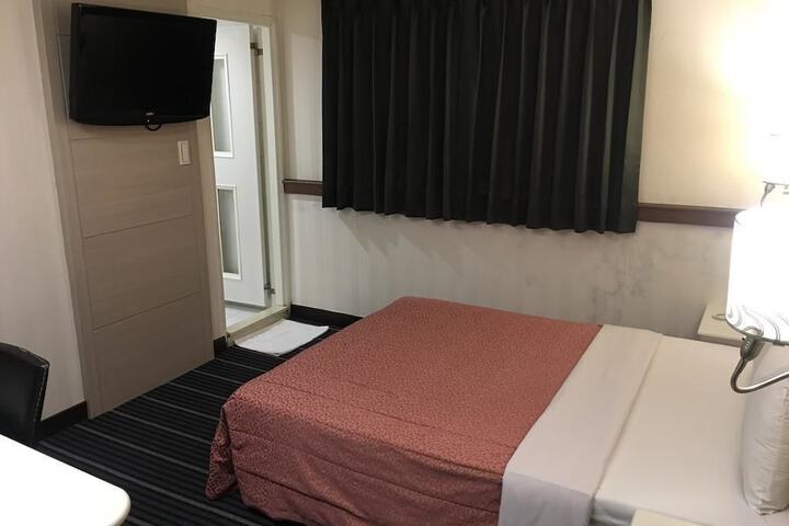 Room 12 of 33