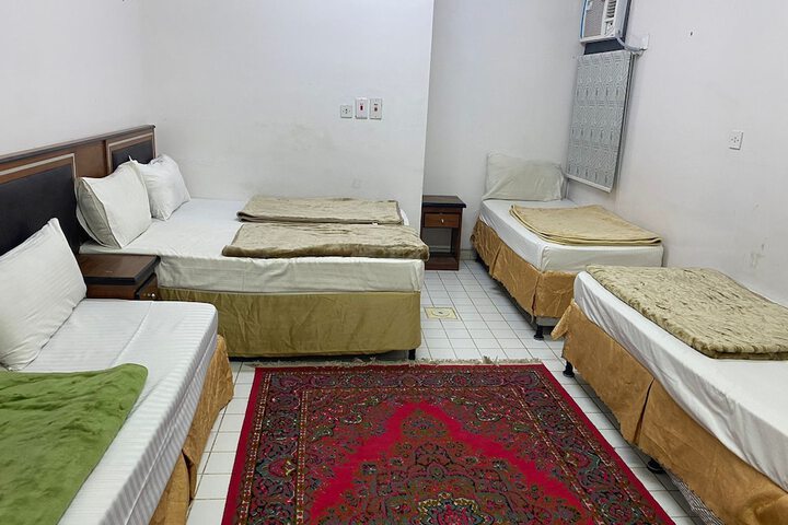 Room 10 of 14