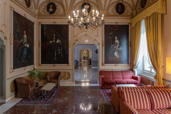 Entrance & Lobby
