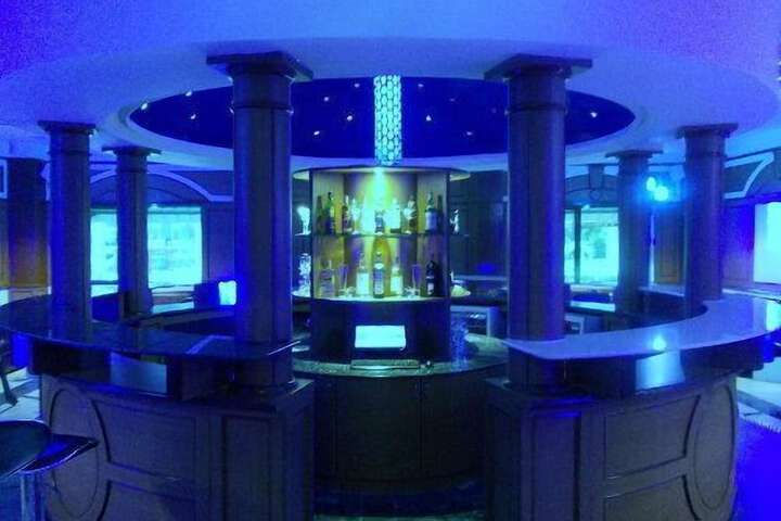 Lounge 26 of 32