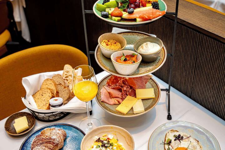 Breakfast/Coffee Service 79 of 142