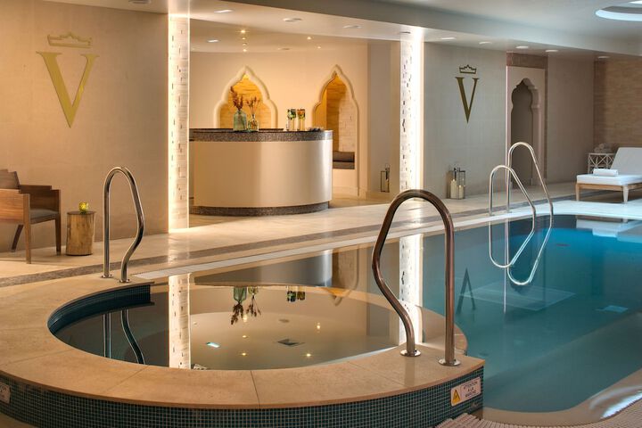 Pool Hotel