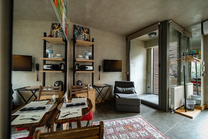 Room 53 of 148