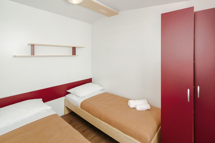 Room 6 of 82