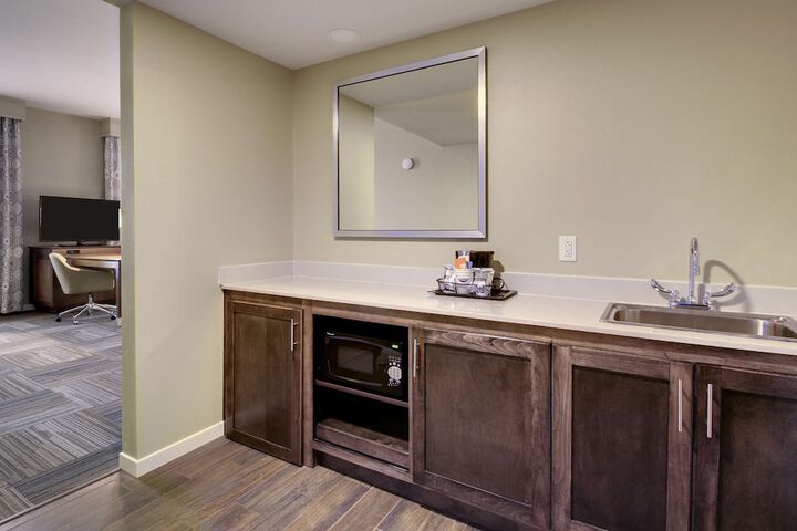 2 Queen Beds Mobility Accessible with Tub (13 of 13)