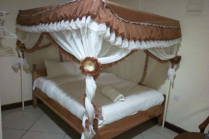 Room 8 of 15