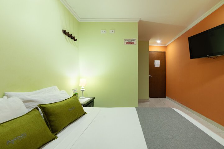 Room 10 of 14