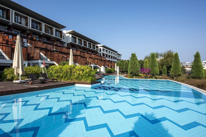 Hotel with Pool