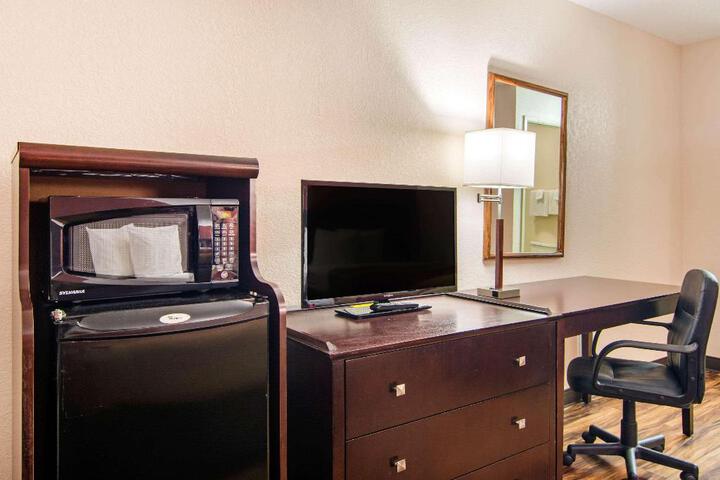 2 Double Beds (12 of 18)