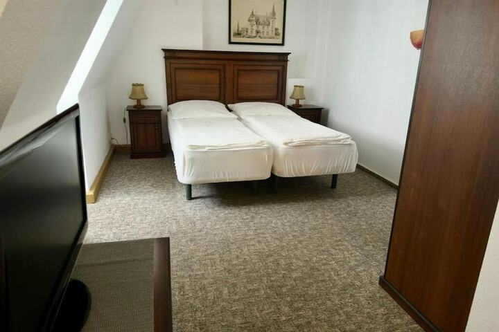 Room 21 of 66