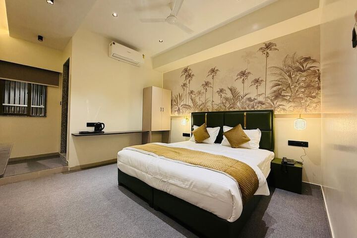 Room 9 of 27