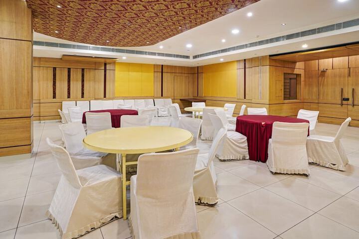 Ballroom/Hall 33 of 38