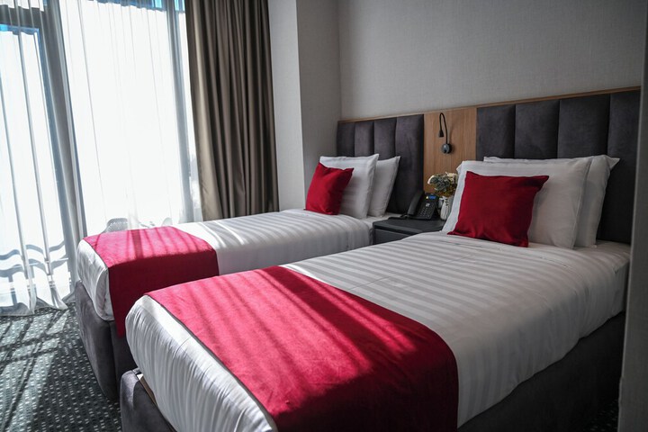 Room 34 of 84