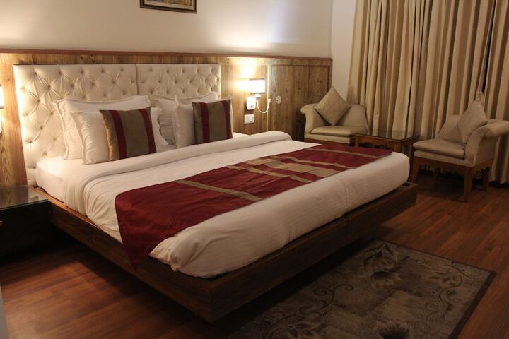 Room 6 of 56