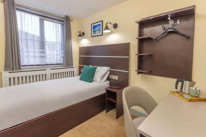 Room 51 of 86
