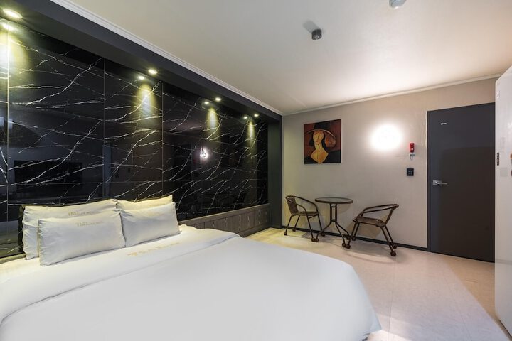 Room 71 of 118